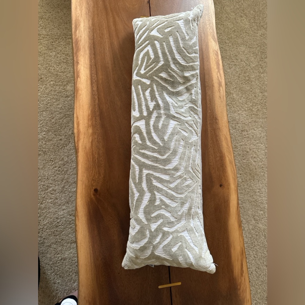 Maze velvet pillow